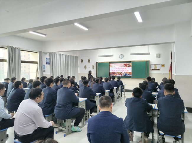 马院长陪同听课_副本.jpg